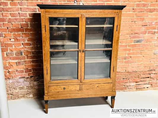 Antike Vitrine/Vitrinenbuffet/Vitrinenschrank m. Glasfront, 18.Jhd. Klassizismus